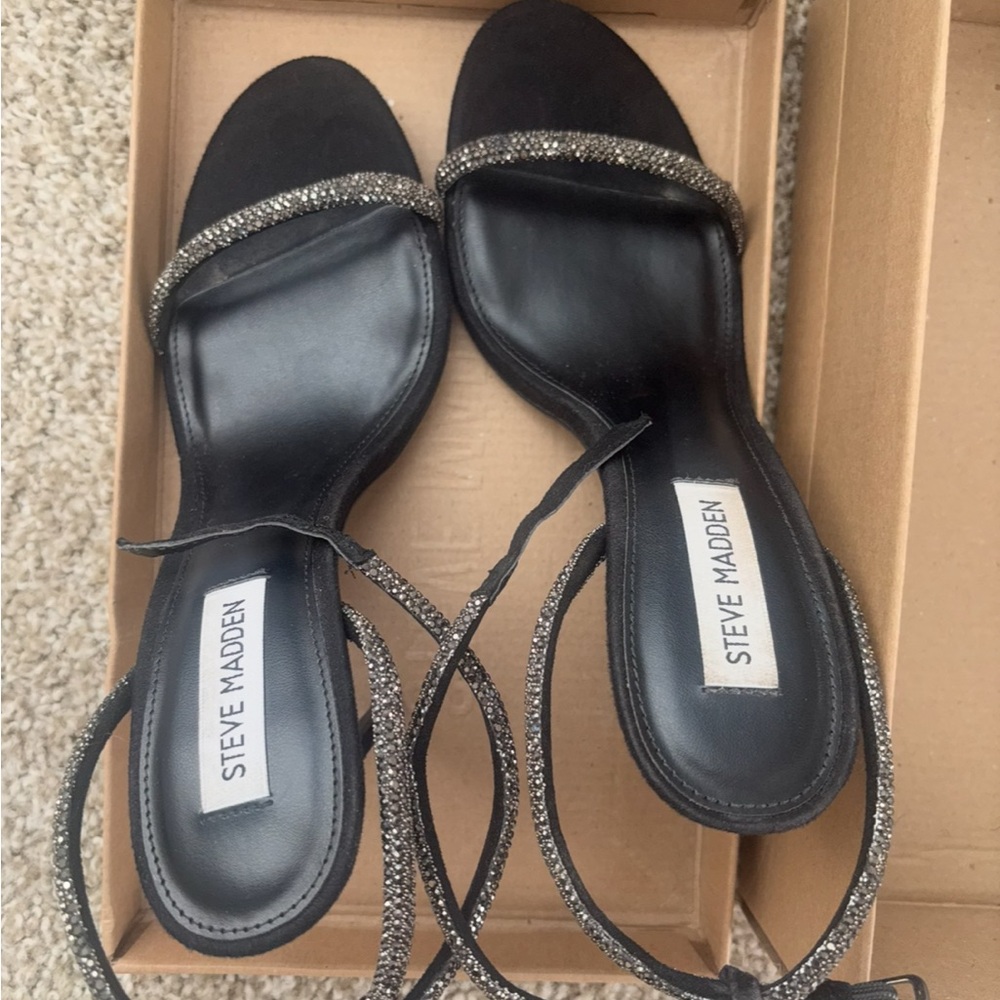 Steve Madden Black Breslin Heels - Picture 2 of 6